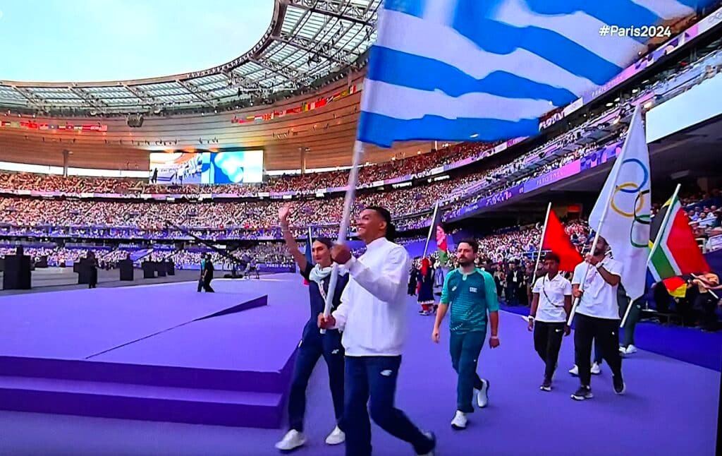  Emmanouil Karalis and Evangelia Platanioti open the closing ceremony parafde for Paris Olympics. 