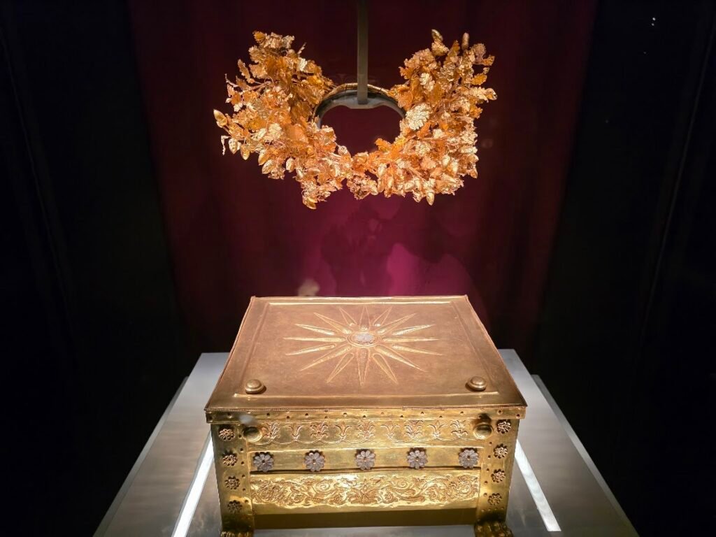 Gold Larnax and Gold Oak Wreath of King Philip II, featuring a lid decorated with the 16-rayed Vergina Sun. Museum of the Royal Tombs of Aigai, Expats Athens, Expats Greece, Xpat.gr