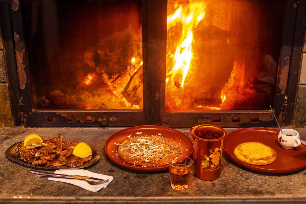 Eating at a koutouki