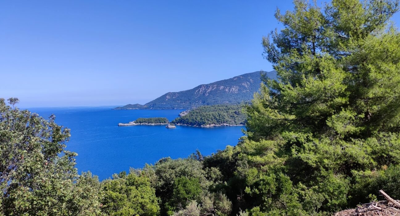 living in Greece as a retiree, Greece for retirees, retiring abroad in Greece, Greece retirement guide, cost of living in Greece for retirees, healthcare in Greece for expats, Expats Greece, Move to Greece