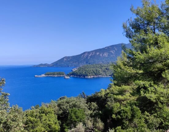 living in Greece as a retiree, Greece for retirees, retiring abroad in Greece, Greece retirement guide, cost of living in Greece for retirees, healthcare in Greece for expats, Expats Greece, Move to Greece