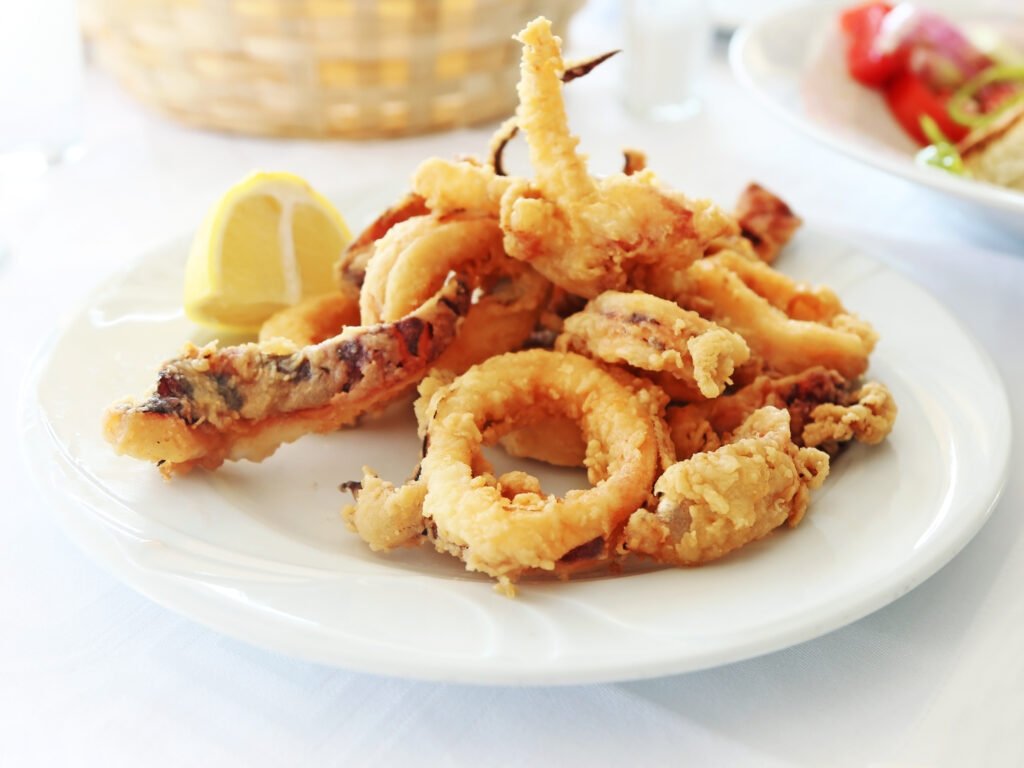 Fried calamari,, kalamarakia