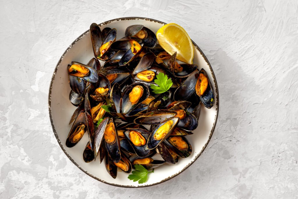Steamed mussels (midia achnista),