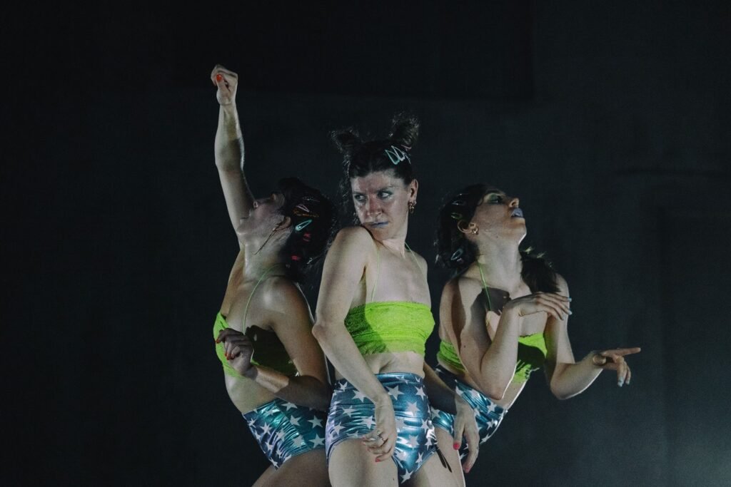 Stage image from Superstar by Ioanna Portolou and Griffón Dance Company.