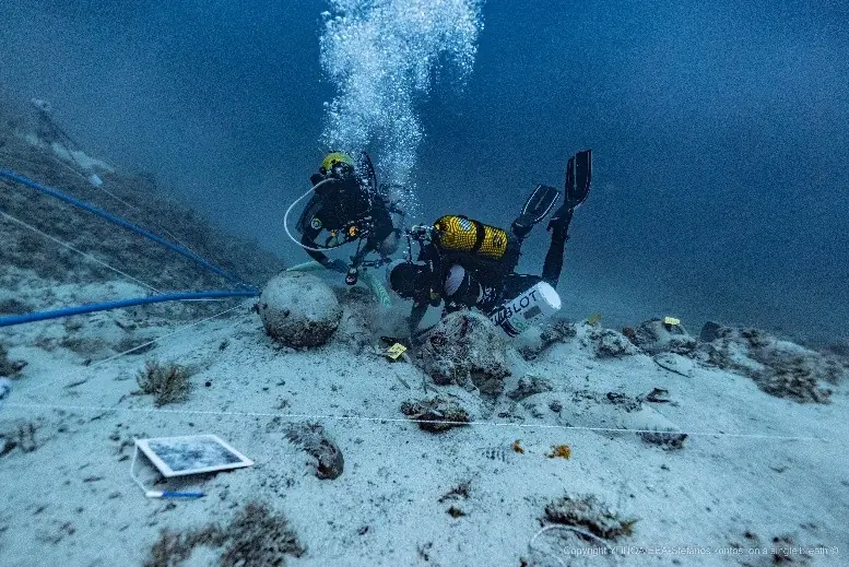 Underwater archaeologists investigating Shipwreck No. 15 at Fournoi Korseon